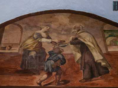 Le lunette decorate con copie dei dipinti del pittore seicentesco Nicola Gliri ripercorrono le tappe della vita di Sant�Elia
